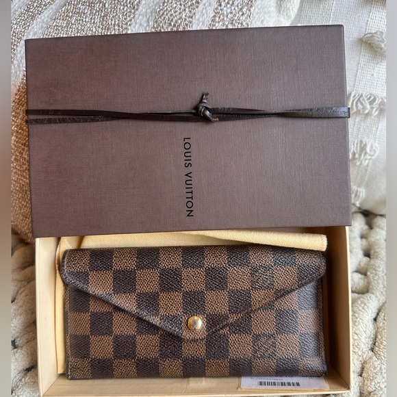 Guaranteed Authentic Louis Vuitton Damier Ebene Coated Canvas Josephine Wallet - Picture 2 of 11
